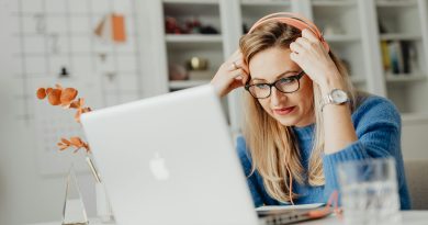 How to Use AI Tools to Start a Print on Demand Business